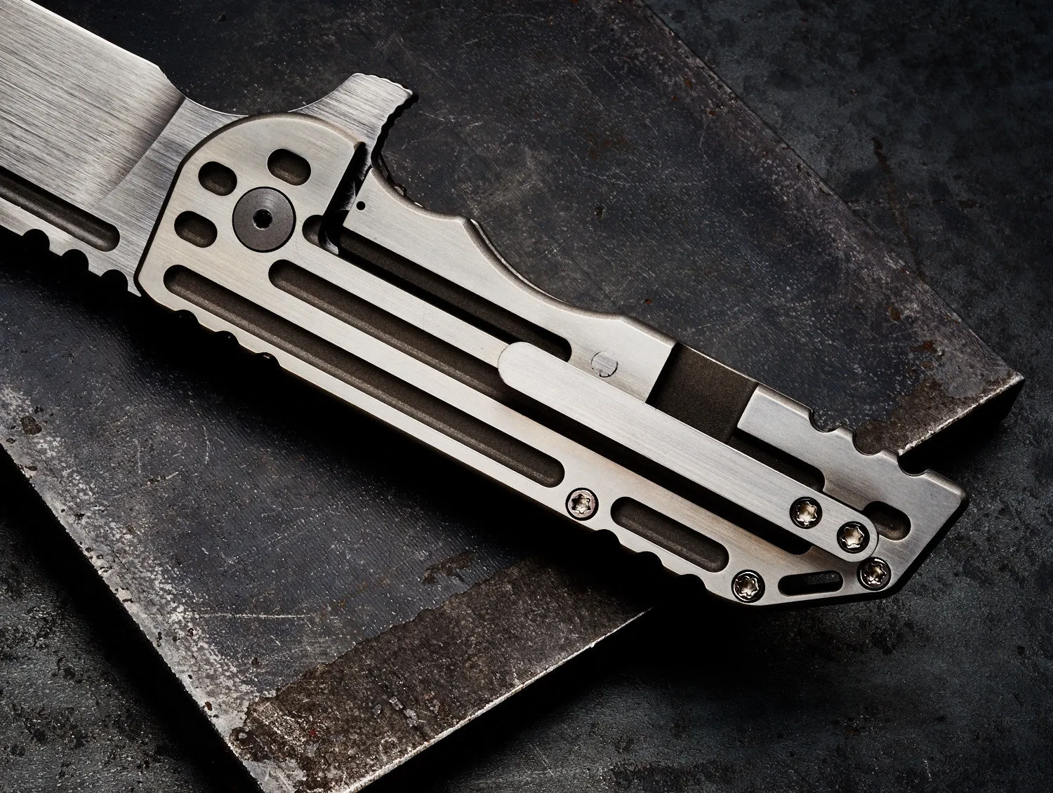 Alphahunter Tactical Design White Knight Warhorse - Free Shipping