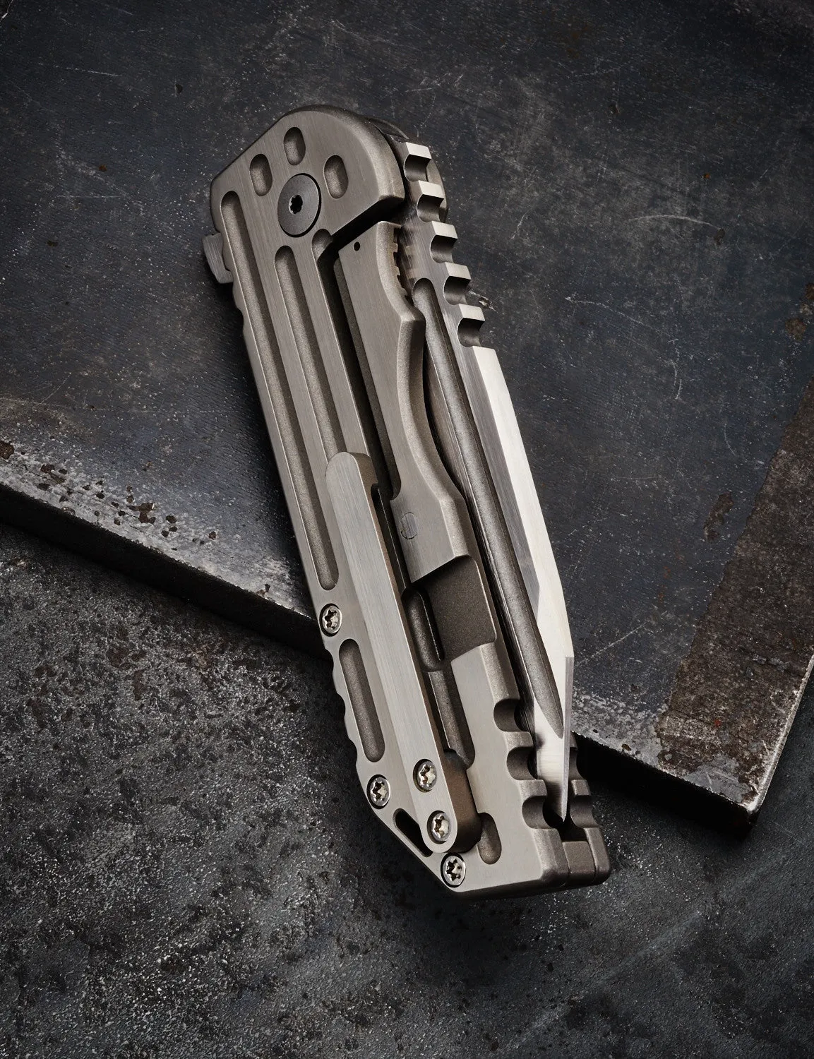 Alphahunter Tactical Design White Knight Warhorse - Free Shipping