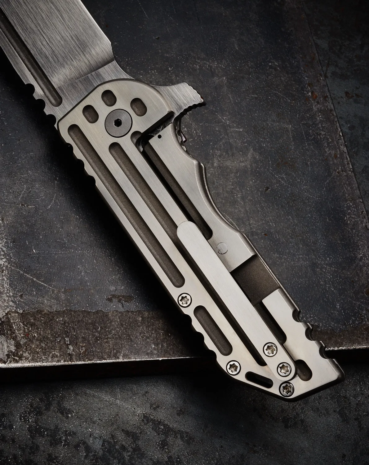 Alphahunter Tactical Design White Knight Warhorse - Free Shipping