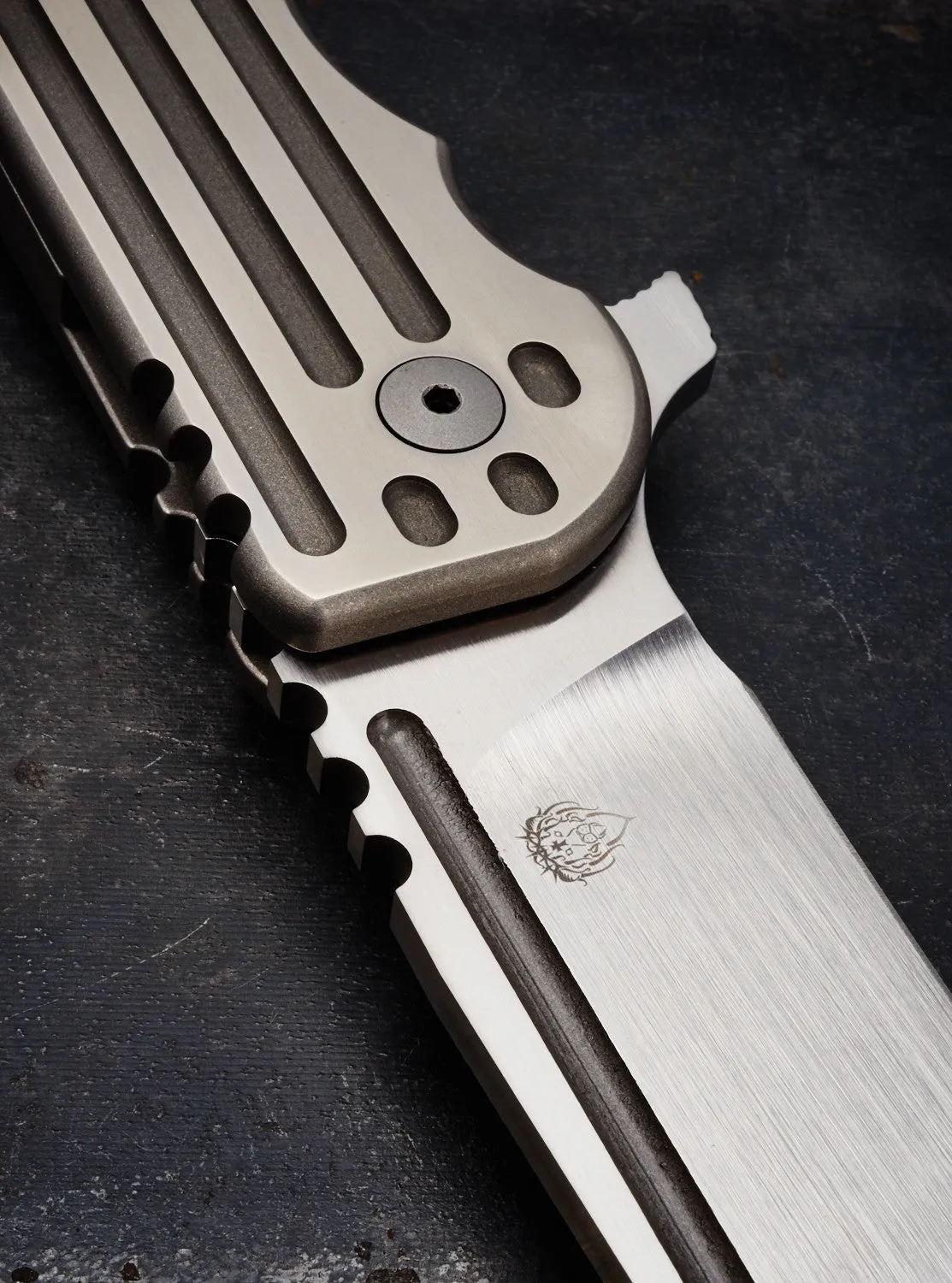 Alphahunter Tactical Design White Knight Warhorse - Free Shipping