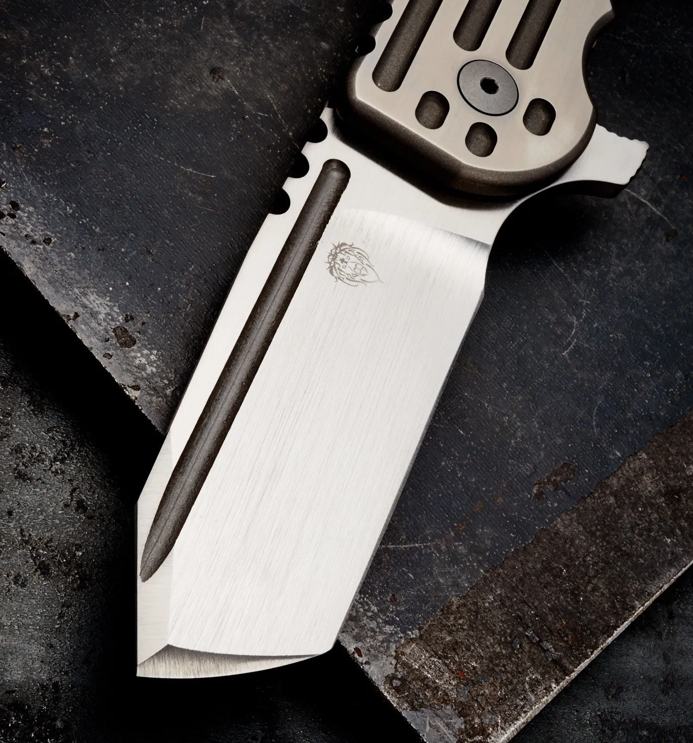 Alphahunter Tactical Design White Knight Warhorse - Free Shipping