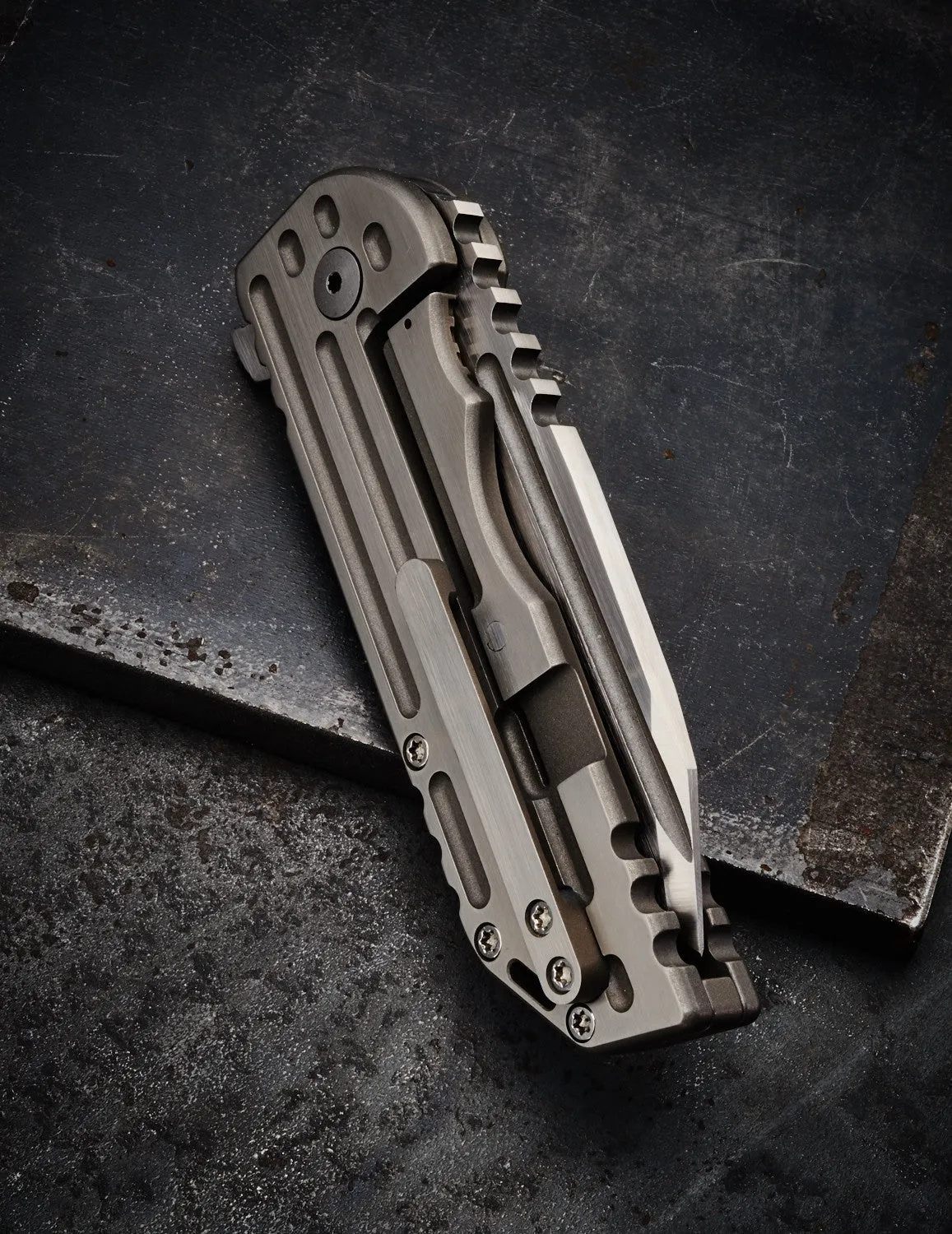 Alphahunter Tactical Design White Knight Warhorse - Free Shipping