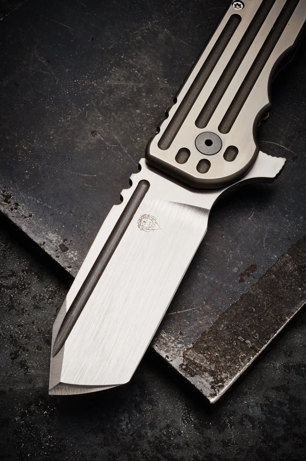 Alphahunter Tactical Design White Knight Warhorse - Free Shipping