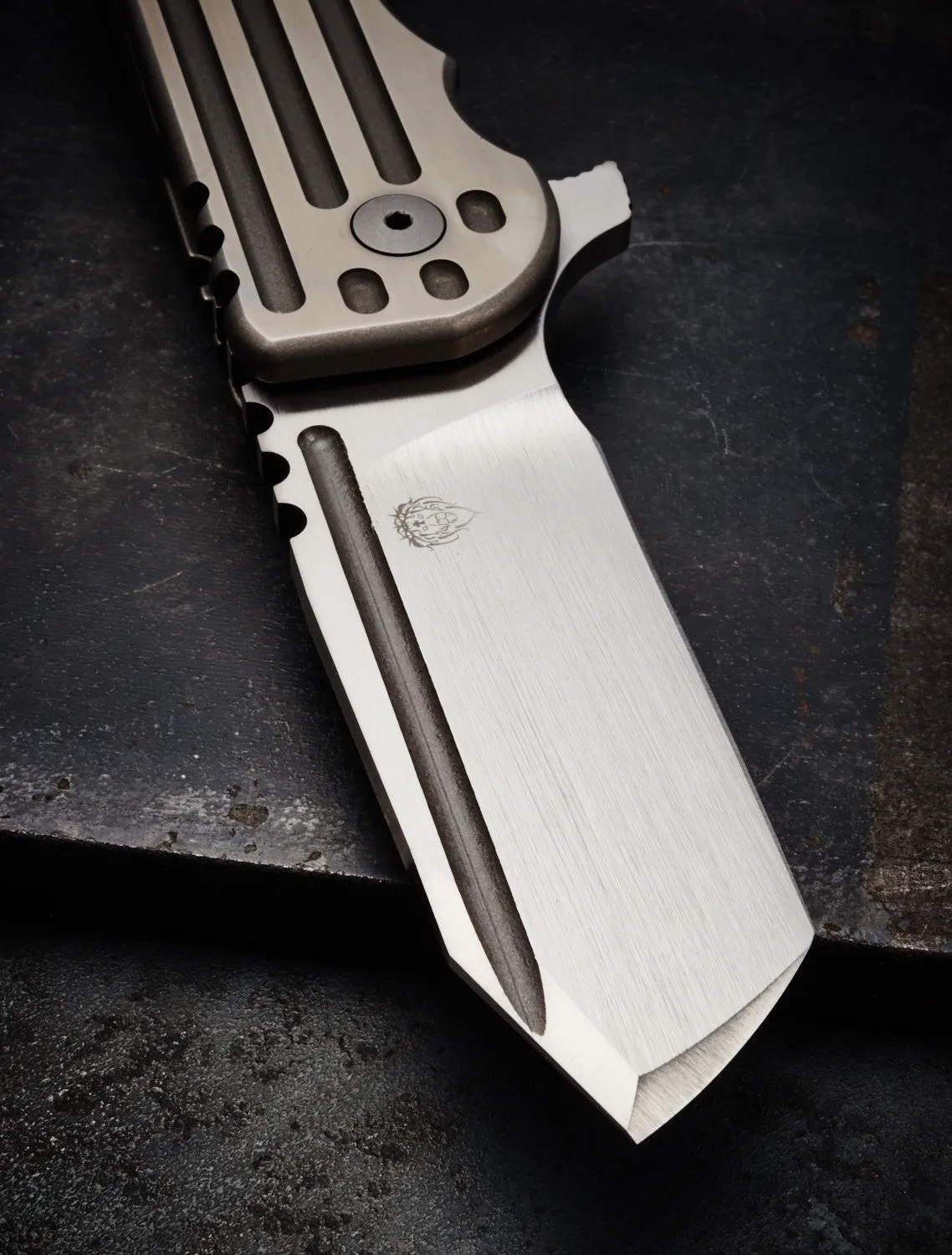 Alphahunter Tactical Design White Knight Warhorse - Free Shipping