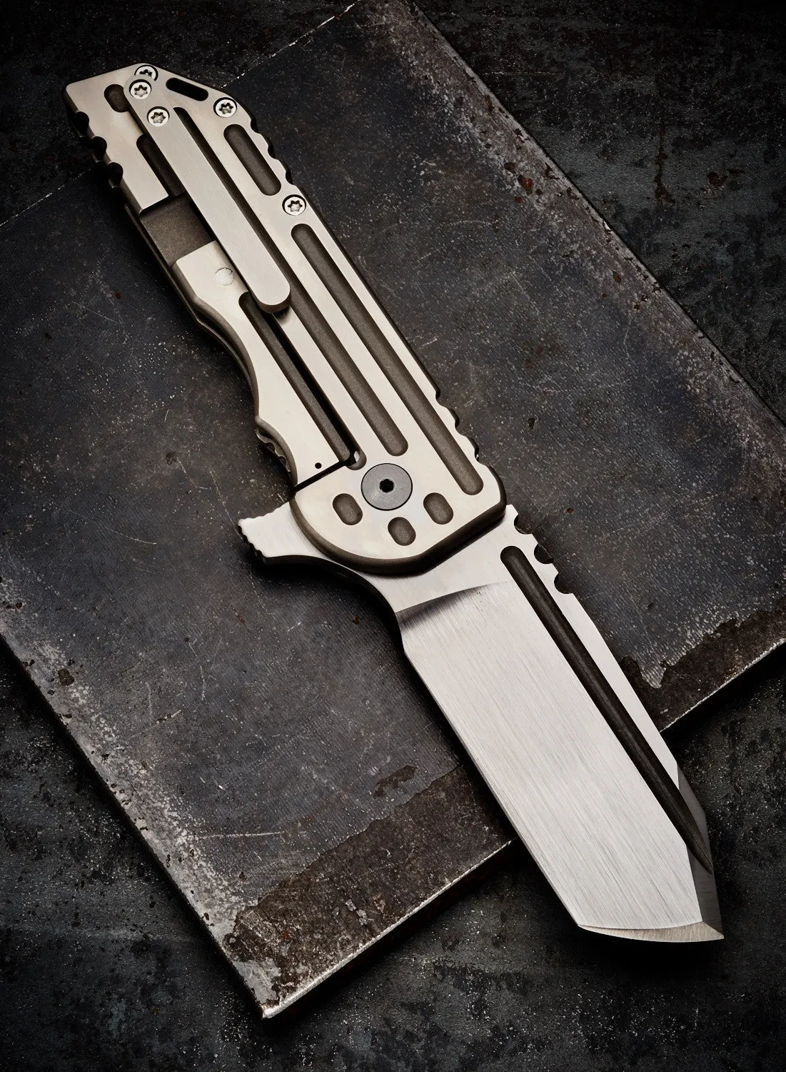 Alphahunter Tactical Design White Knight Warhorse - Free Shipping