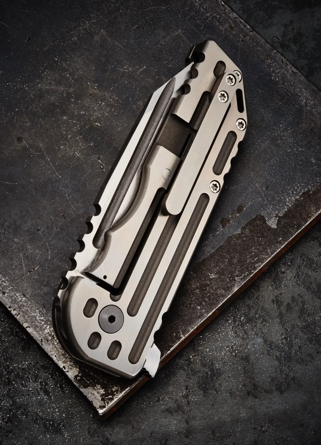 Alphahunter Tactical Design White Knight Warhorse - Free Shipping