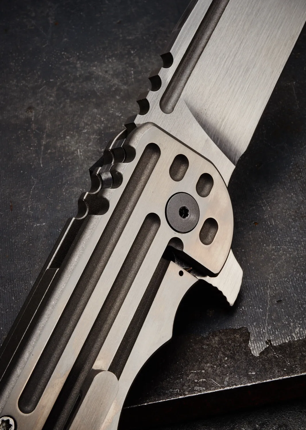Alphahunter Tactical Design White Knight Warhorse - Free Shipping