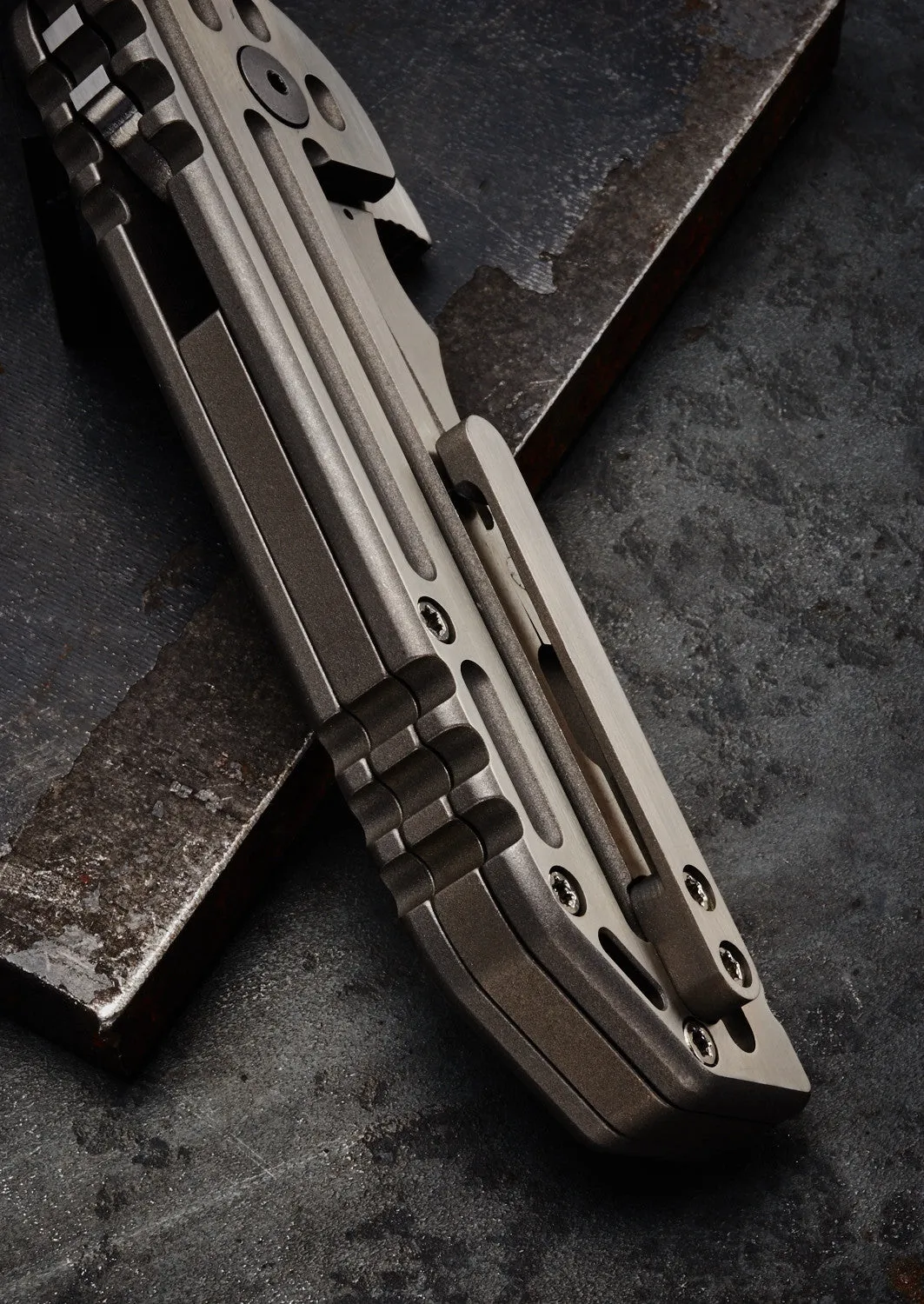 Alphahunter Tactical Design White Knight Warhorse - Free Shipping