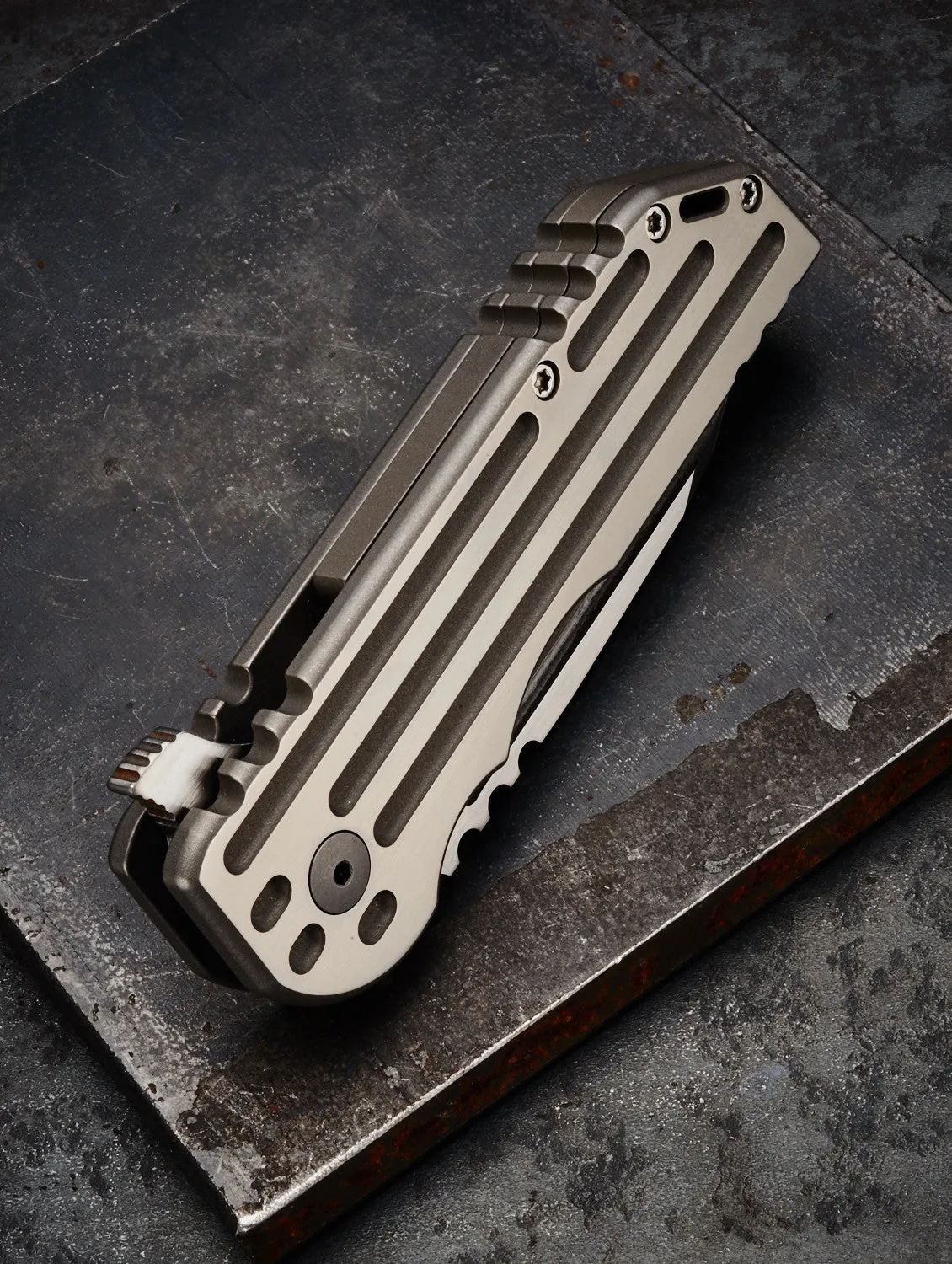 Alphahunter Tactical Design White Knight Warhorse - Free Shipping