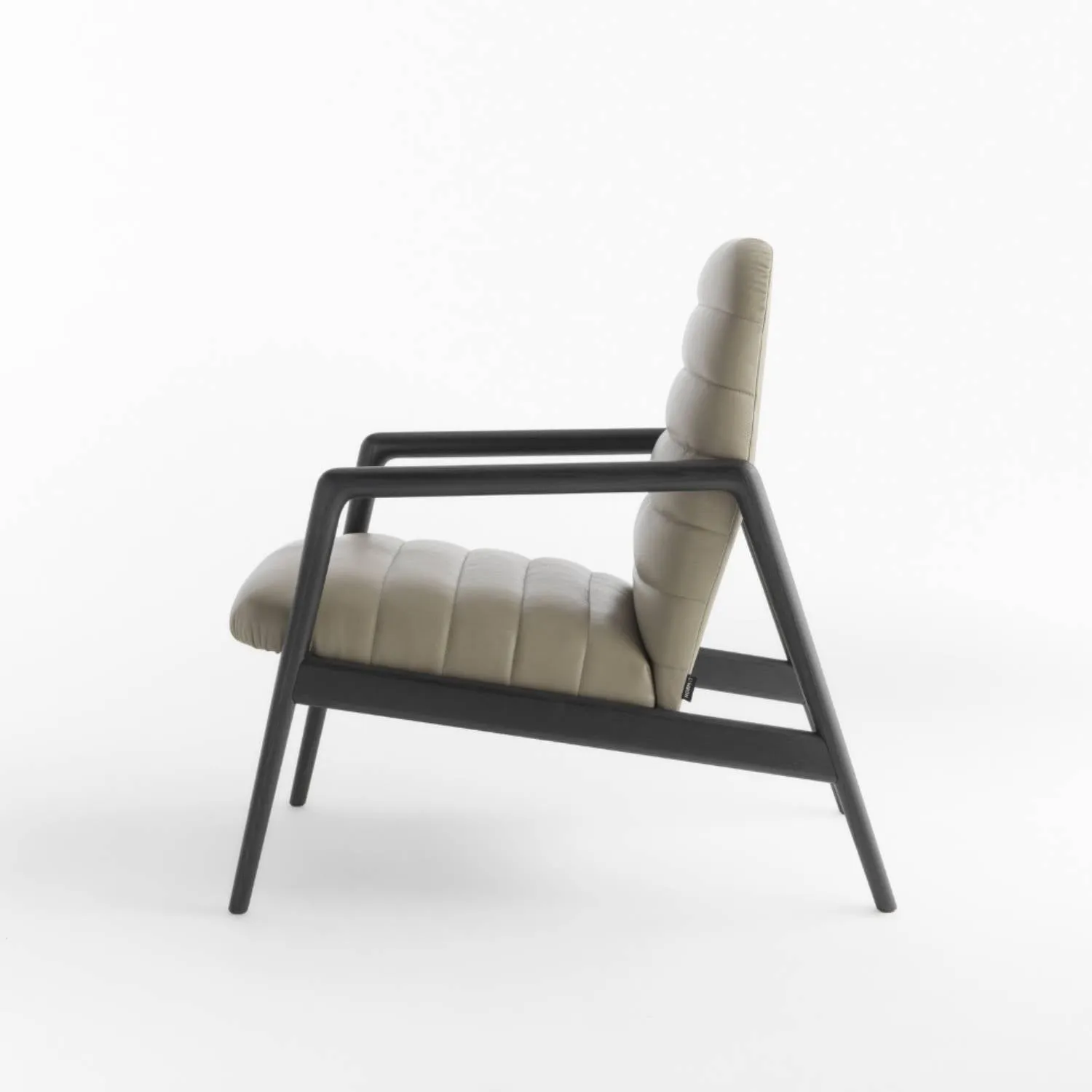 Carnaby Armchair | Retro Elegance & Luxurious Comfort