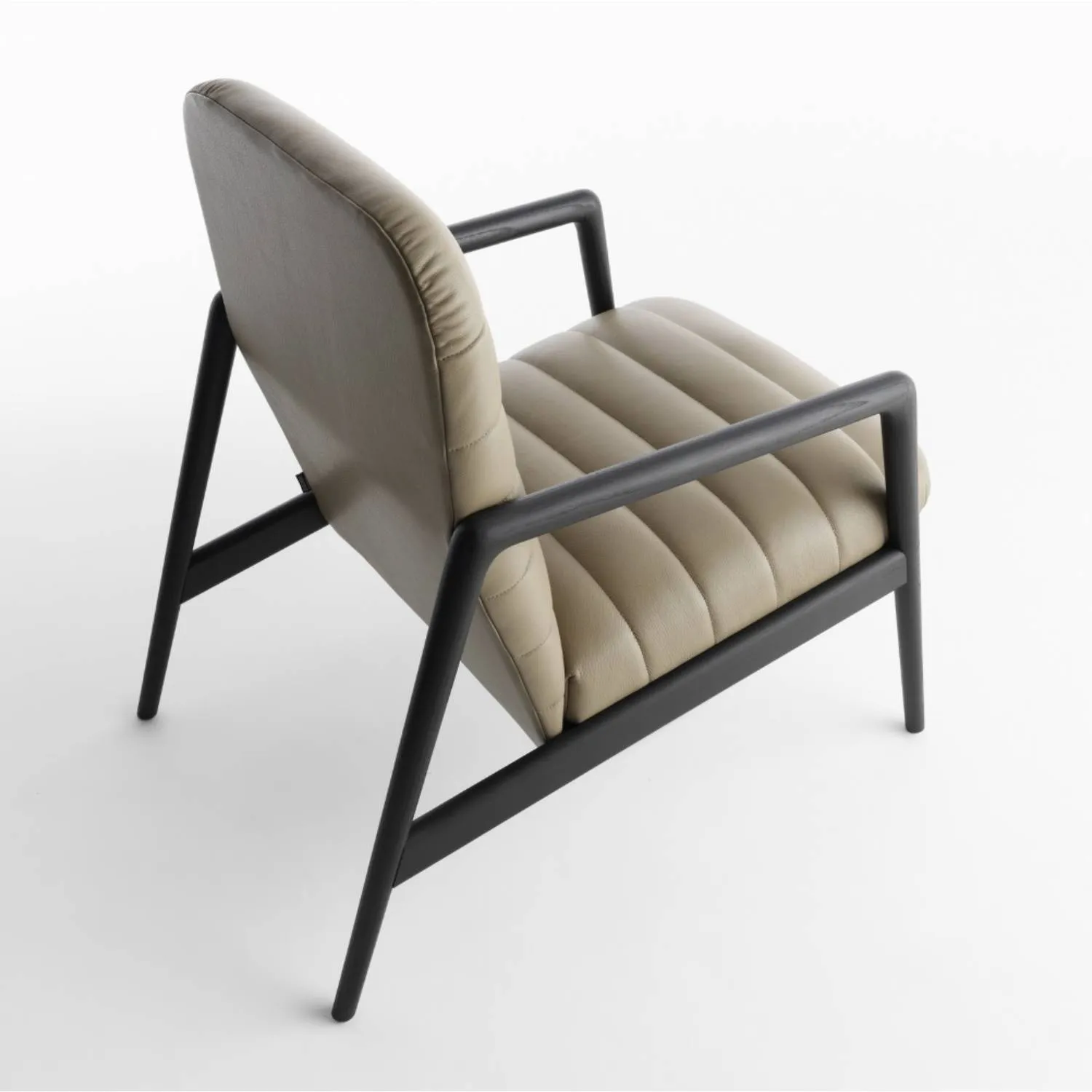 Carnaby Armchair | Retro Elegance & Luxurious Comfort