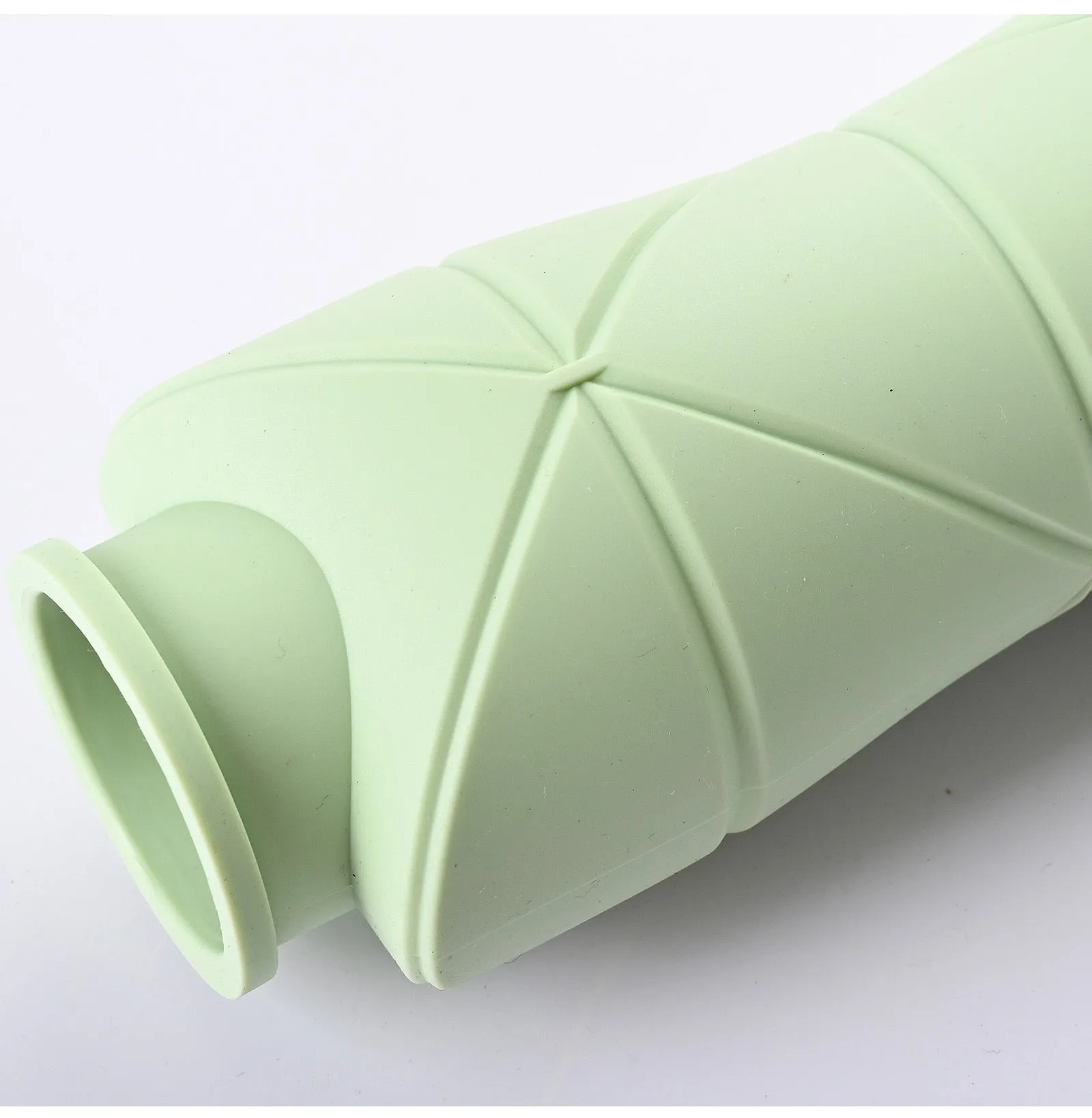 Folding 600ml Temperature-Resistant Silicone Water Bottle