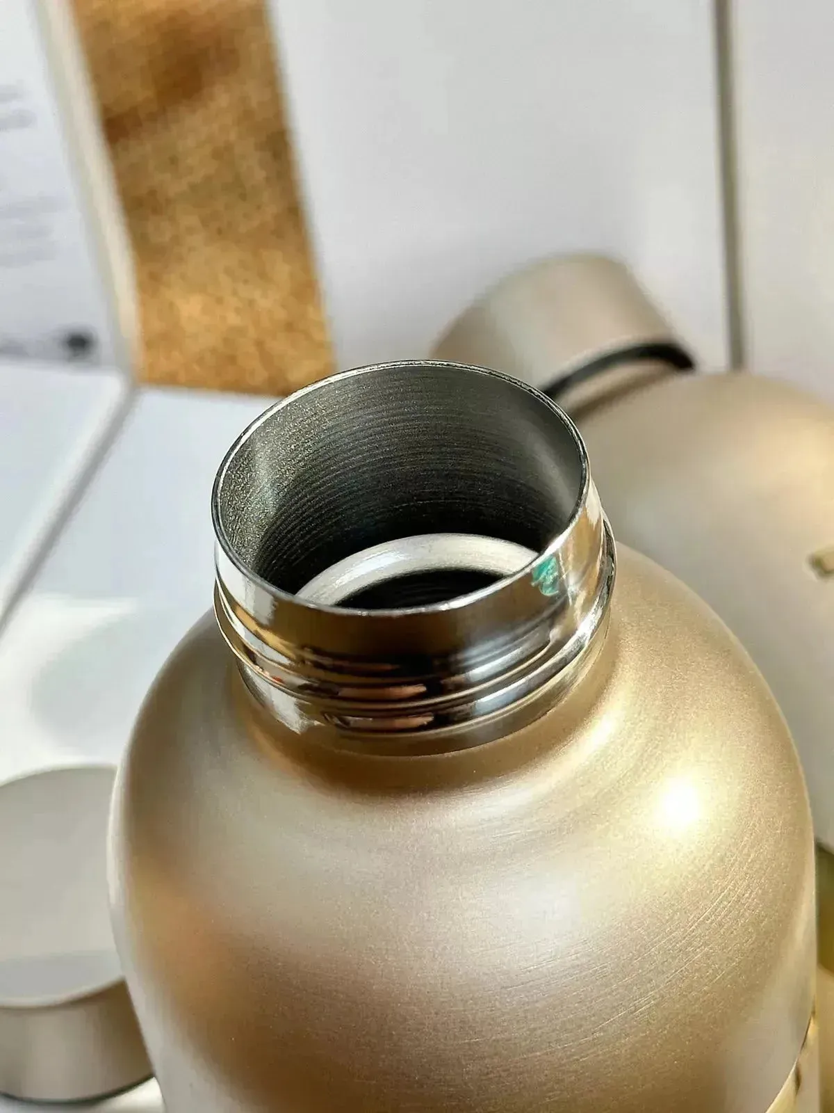 Gilded Grandeur Big V Bottle (500 ml)