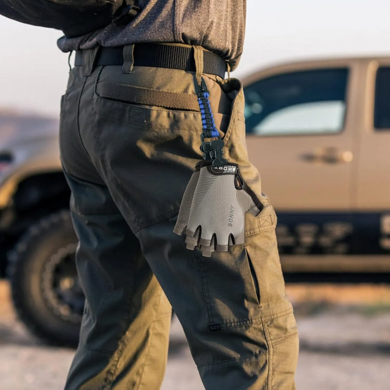 MELOTOUGH Glove Clips Tactical Glove Clip Paracord Work Glove Clip Holder with 2 Alligator Clips for Tactical Backpack,Tool Belt,Outdoor Accessory