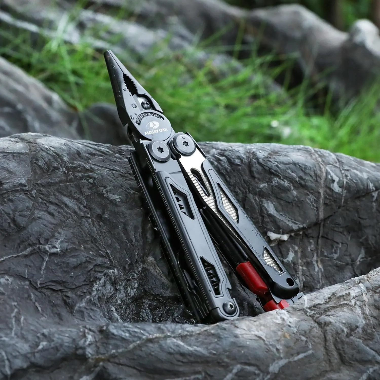 MOSSY OAK Multitool, 19-in-1 Stainless Steel Multi Tool Pliers, Survival Tools with Fire Starter, Window Breaker, Whistler, Self-locking EDC Gear with Sheath for Outdoor, Survival, Camping, Hiking