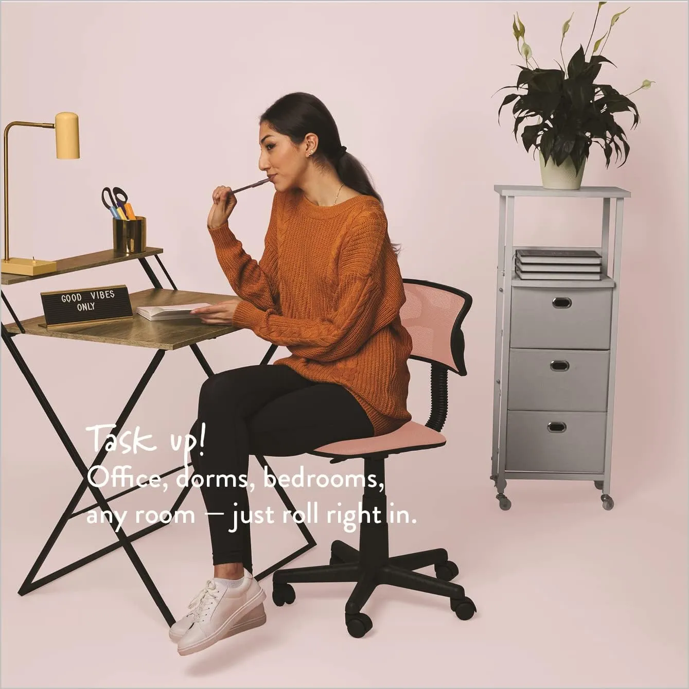 Urban Lifestyle Swivel Mesh Desk Chair, Blush 21D x 21W x 34H in